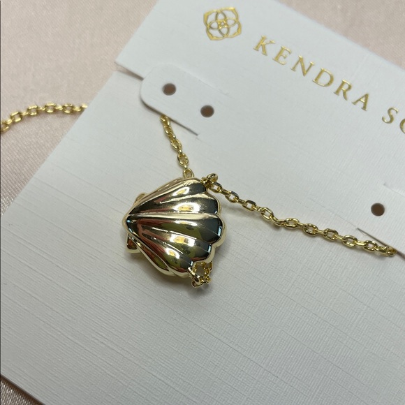 Kendra Scott Brynne Shell Gold Short Pendant Necklace - NWT $75 MSRP - Picture 6 of 6